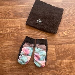 Dakine gloves and neck guard
